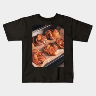 Cinammon Roll Geek Designer Dune Stika Artistic Anime Style Kids T-Shirt